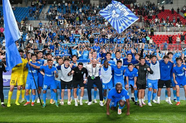 1727602495812001757.jpg #(体育)(2)足球——中超:南通支云胜浙江XxjpseC007515_20240928_PEPFN0A001 (1).jpg