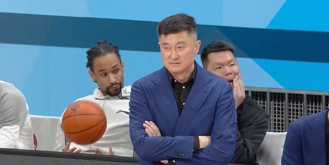 九游体育官网-该醒醒了！广东杜锋一战引众怒，3大失误太致命，用人一塌糊涂